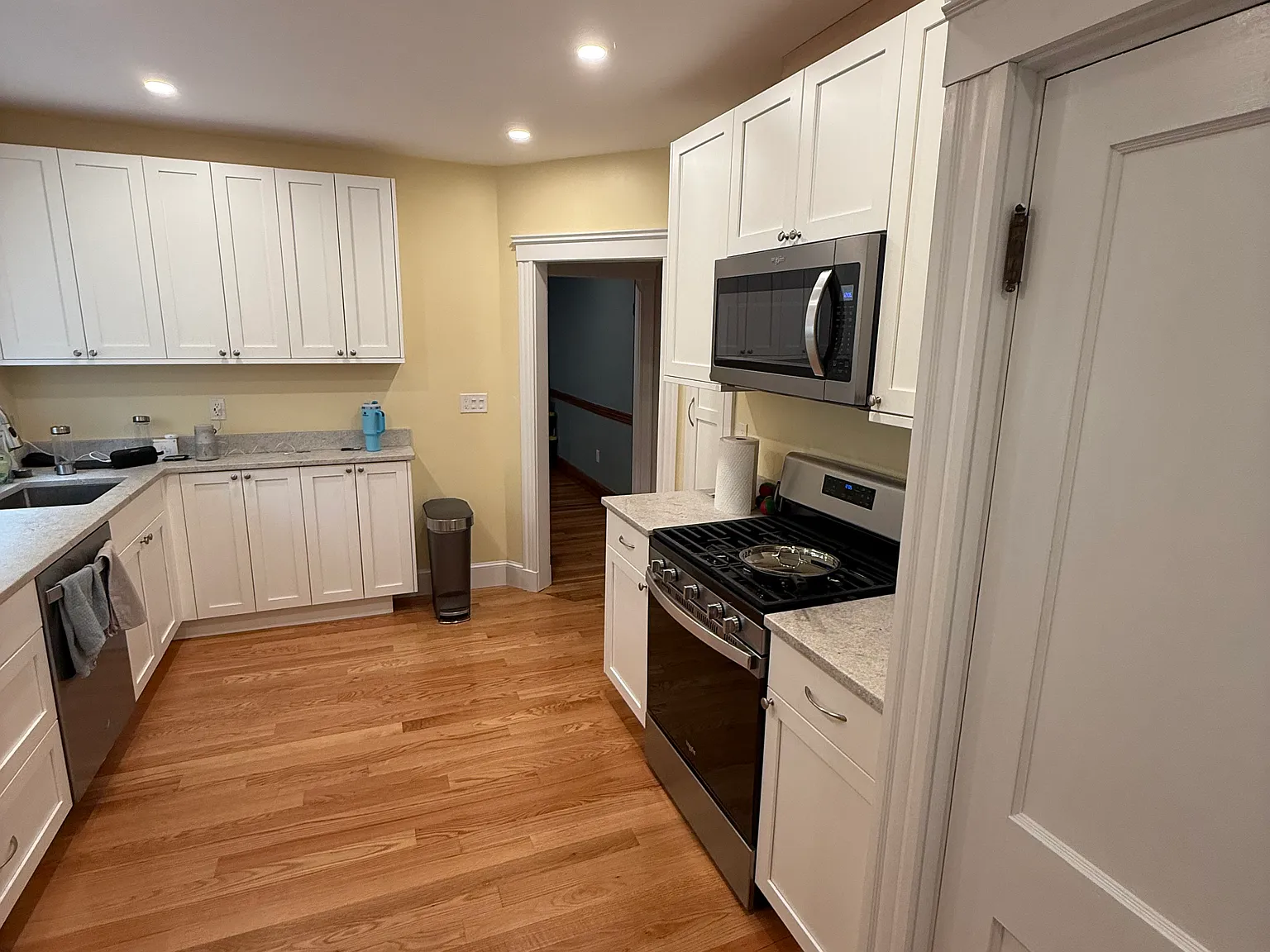 2 bed, 1100 sqft, $3,100 — Photo 2