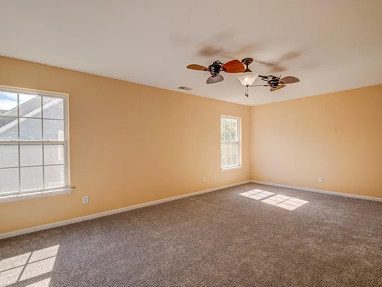 135 Dorothy Dr — Photo 31