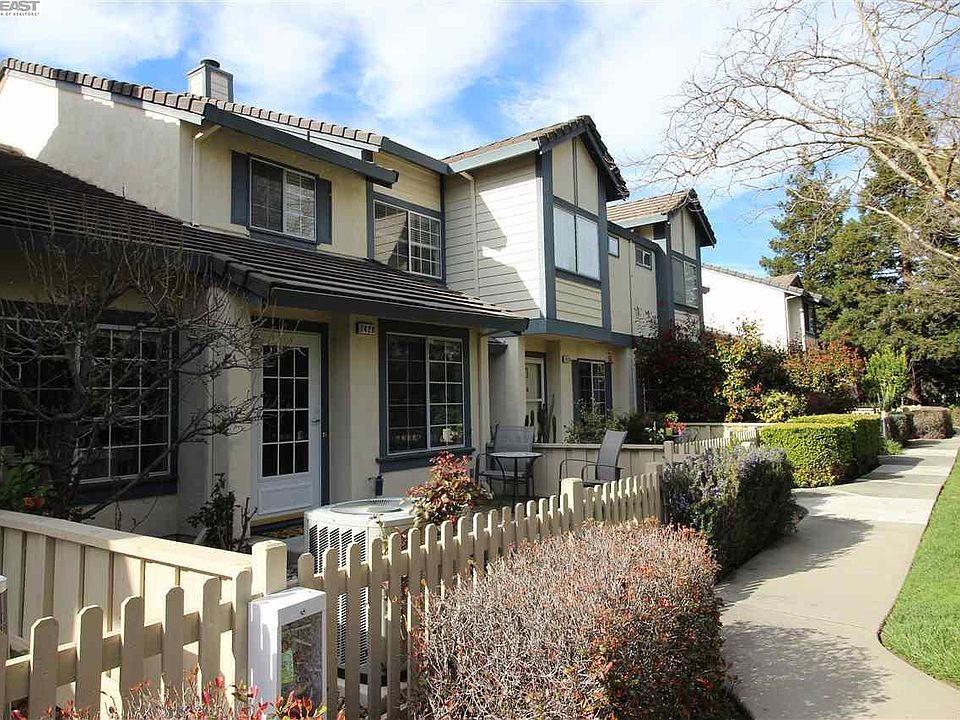 1st image of 7428 Oxford Cir
