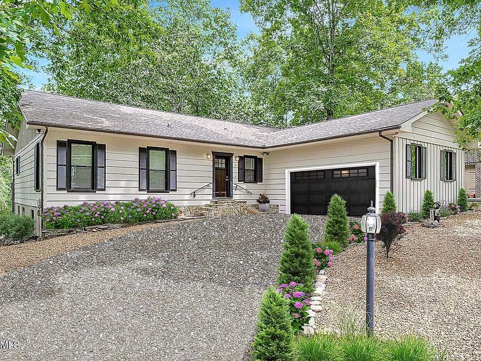 1st image of 17 Druid Cir