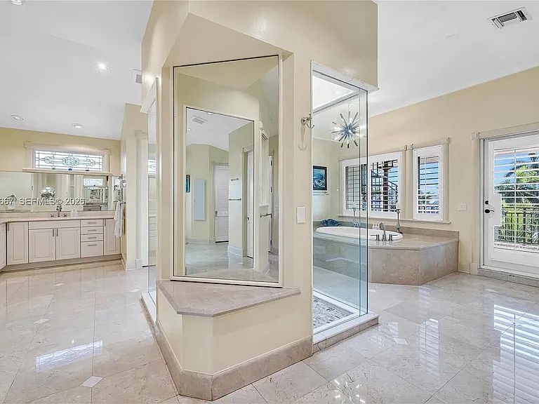 625 SE Poinciana Dr — Photo 12