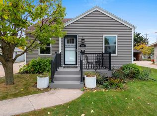 914 Merrill St, De Pere, WI 54115