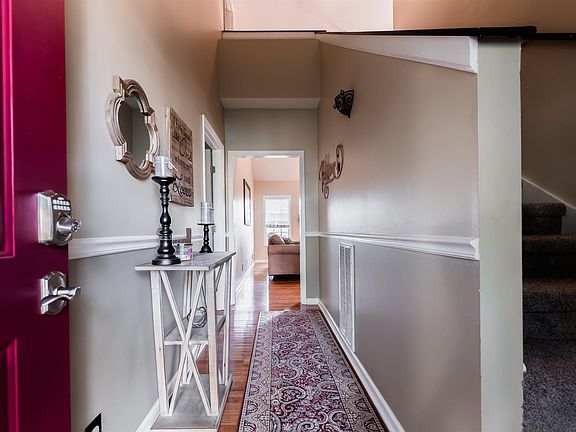 3rd image of 1656 Barrywood Cir E