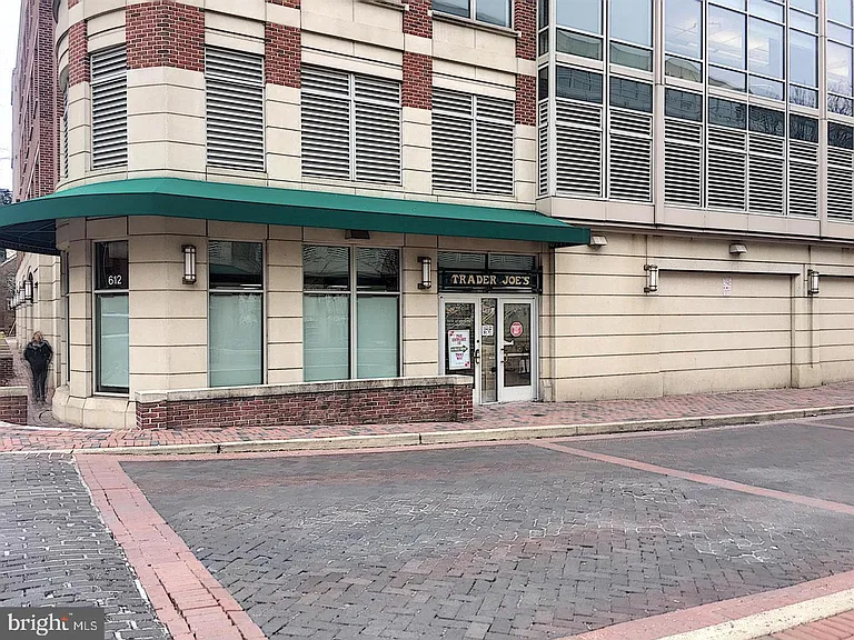 610 Madison St #205 — Photo 8