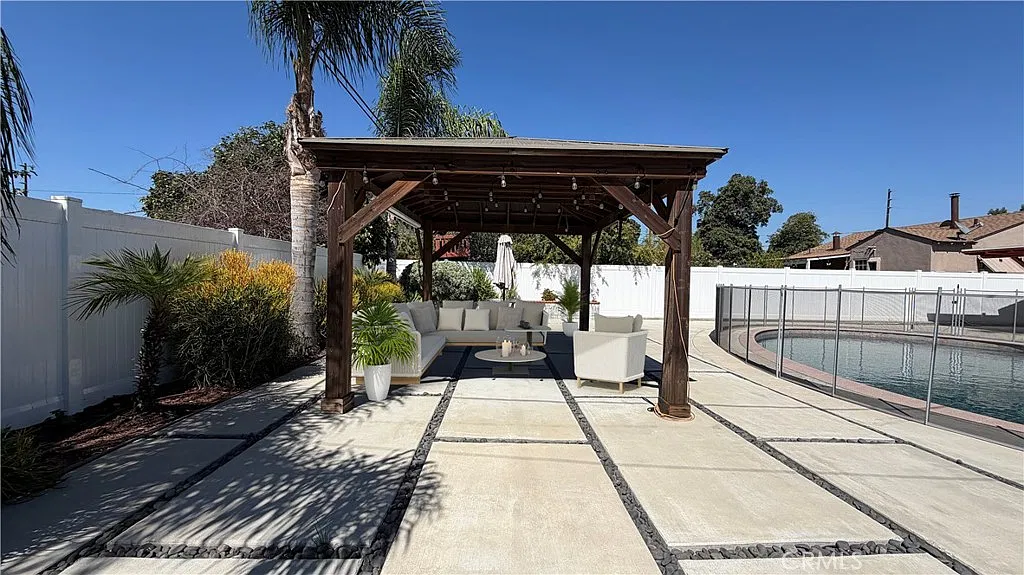 2 bed, 936 sqft, $4,500 — Photo 4