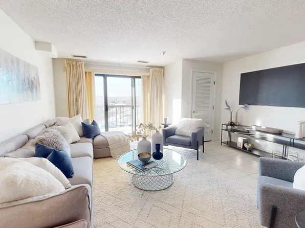3920 Mystic Valley Pkwy APT 620, Medford, MA 02155