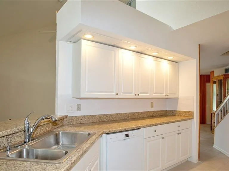 Monarch Cir — Photo 9