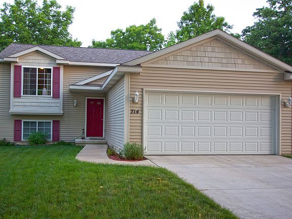 2nd image of 714 Parkway Dr NE