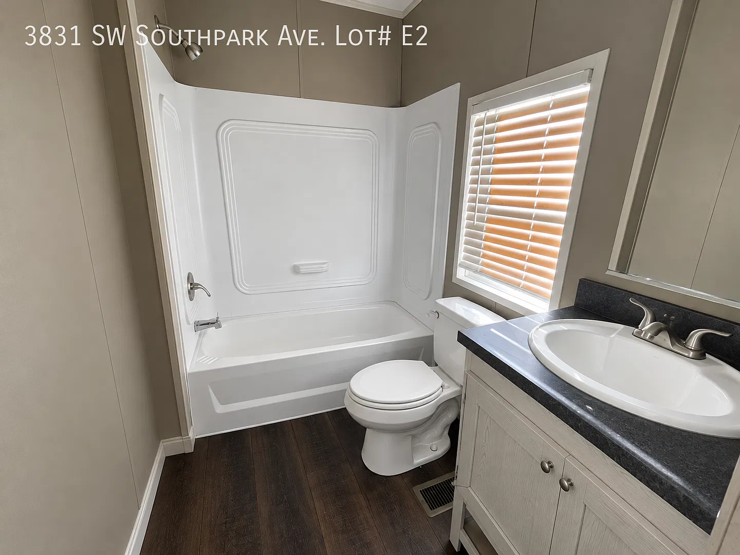 Welcome to your new home here in Topeka! — Photo 3