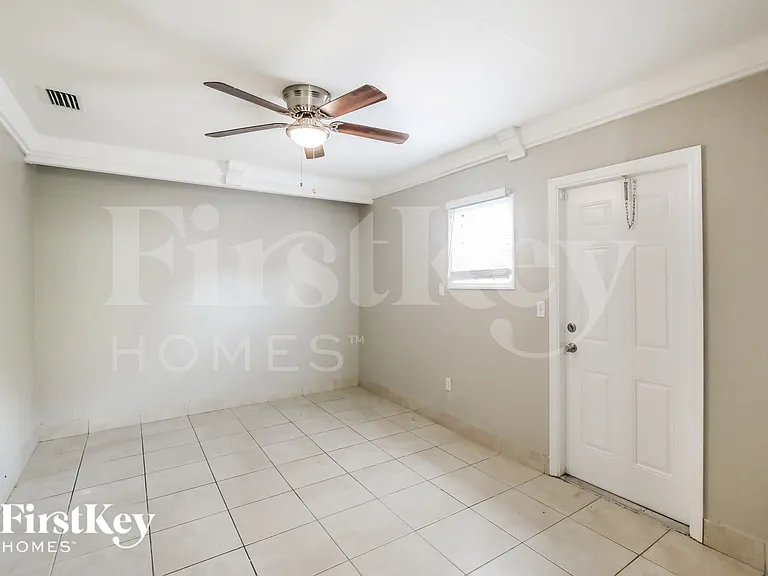 4951 SW 16th St — Photo 15