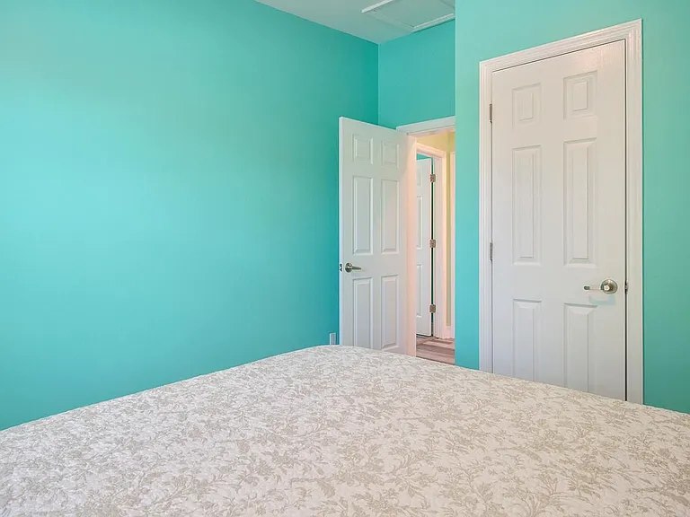 32 Beach Dr — Photo 15