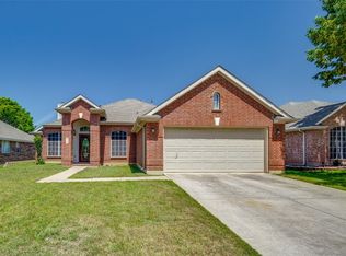 2713 Hollow Ridge Dr, Denton, TX 76210
