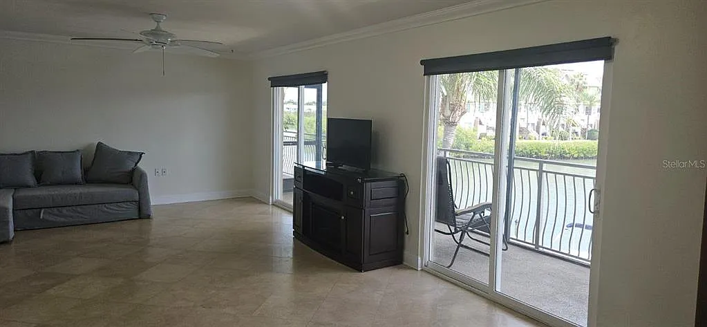 2 bed, 2.0 bath, 1100 sqft, $2,400 — Photo 4