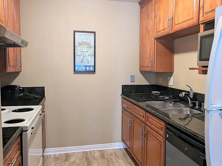 7885 Camino Glorita — Photo 3