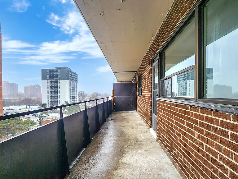 535 The East Mall — Photo 26
