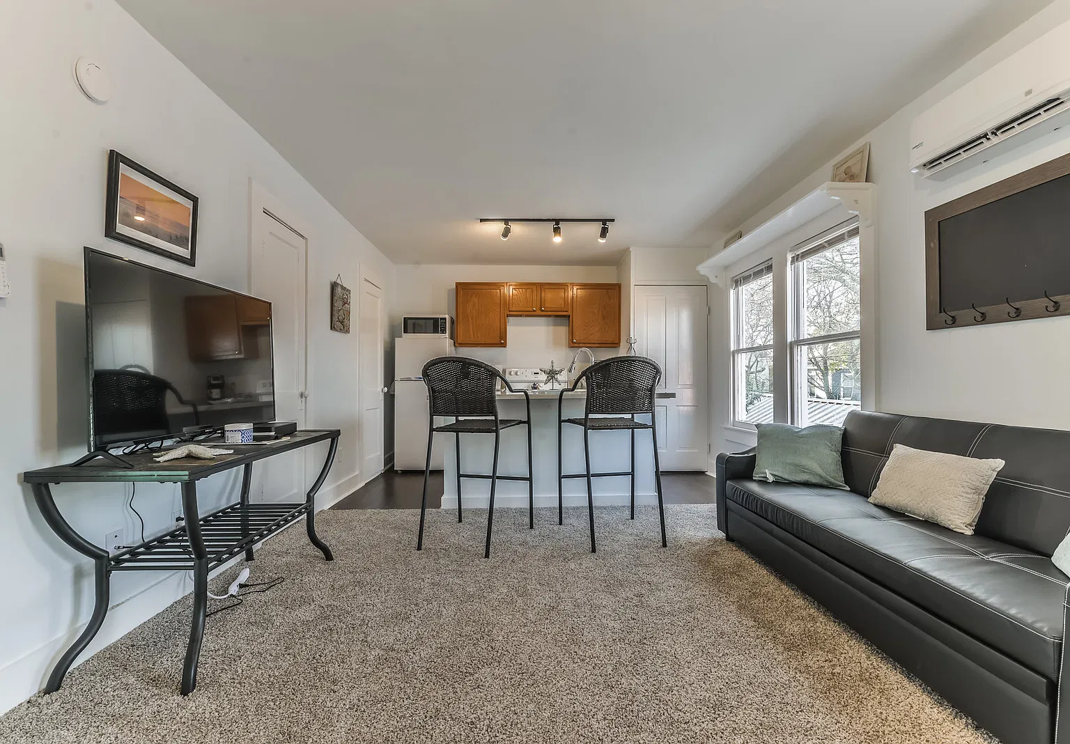 1 bed, 900 sqft, $1,395 — Photo 1