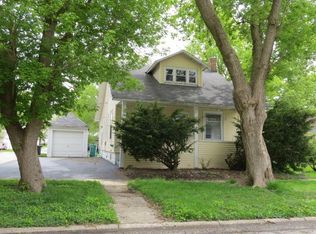 218 S 6th St, Dekalb, IL 60115