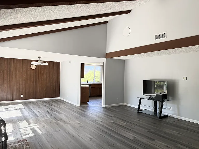 16643 Silktree St — Photo 3