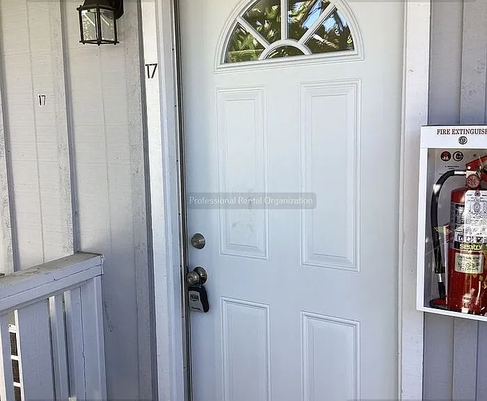 445 S E St #17 — Photo 1