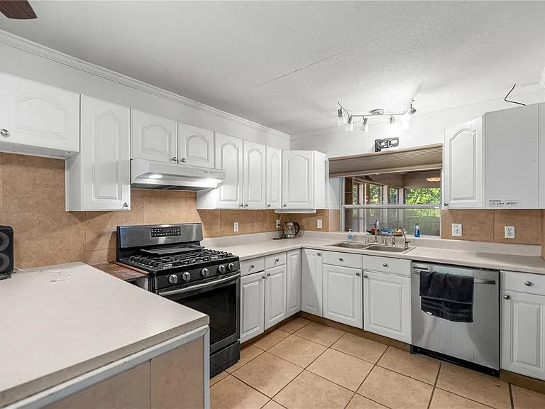 3821 SW 7th Avenue Rd — Photo 29