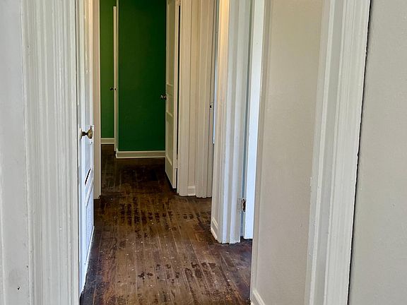 Hallway to bedrooms and bath