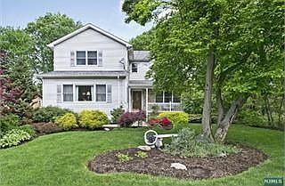 1st image of 9 Sherwood Ln