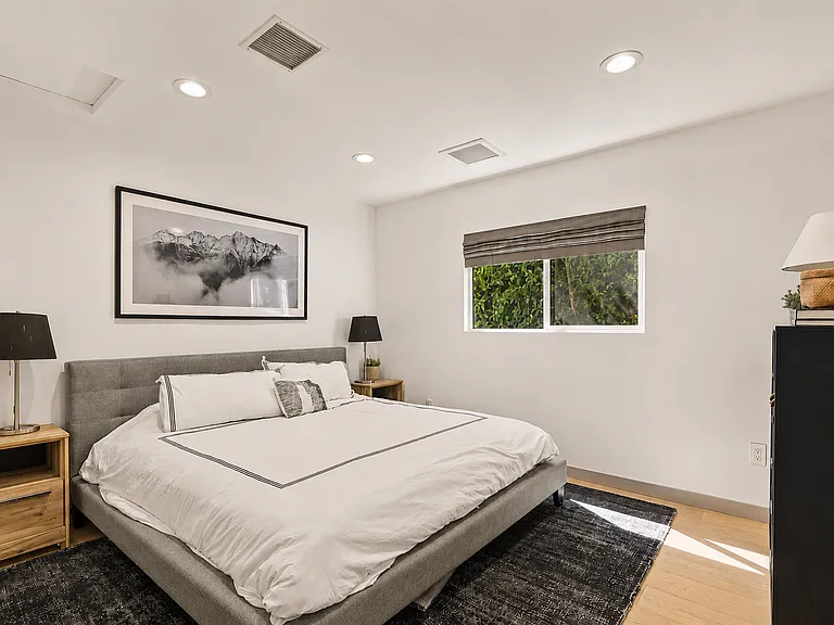14822 Morrison St — Photo 20