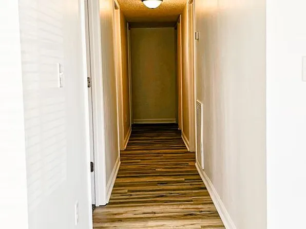 Beautifully updated 4 Bedroom/2 Bathroom downstairs apartment, 1542 E Diuguid Dr, Murray, KY 42071