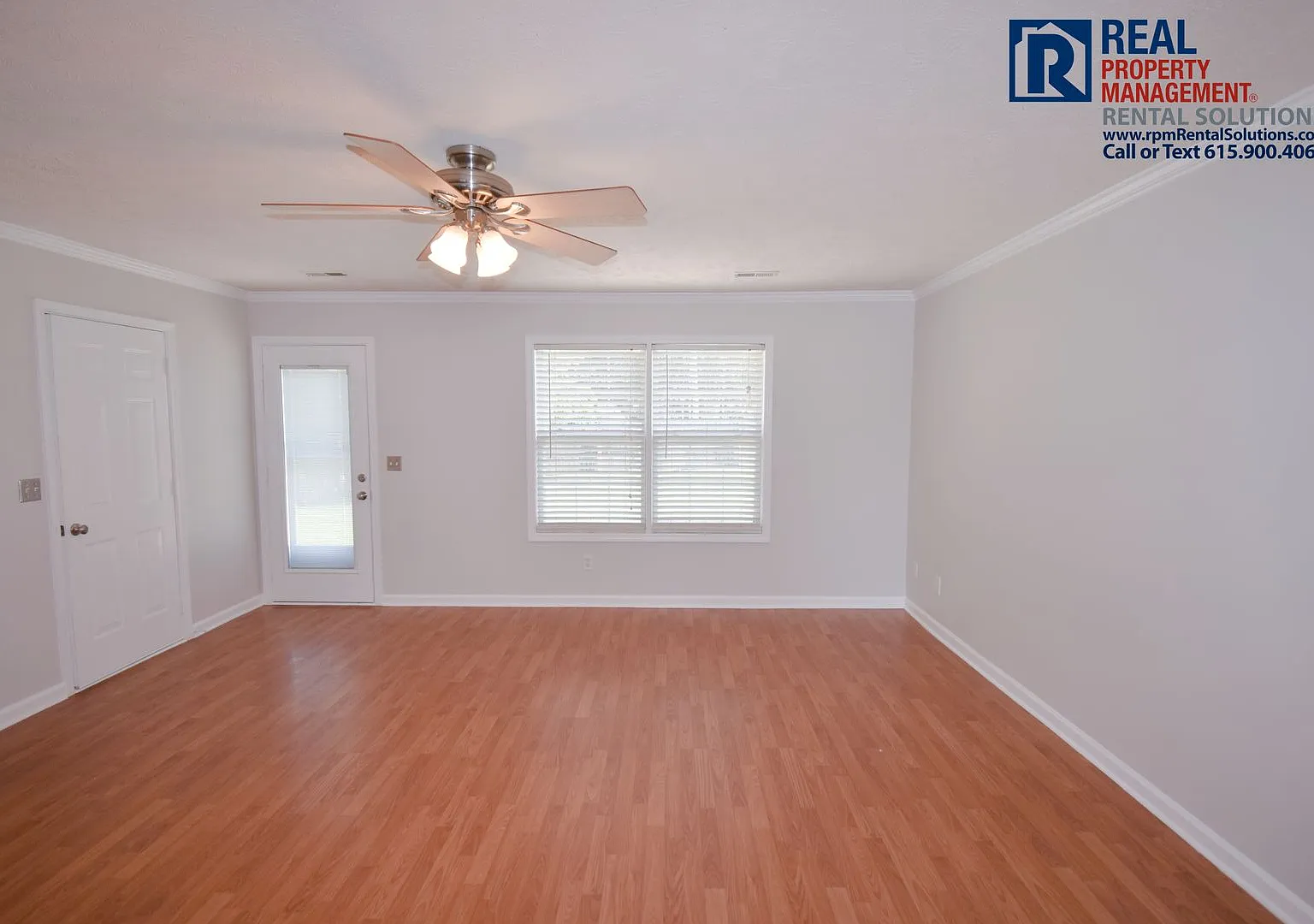 3 bedroom home in GREAT location! Fenced in backyard! — Photo 2