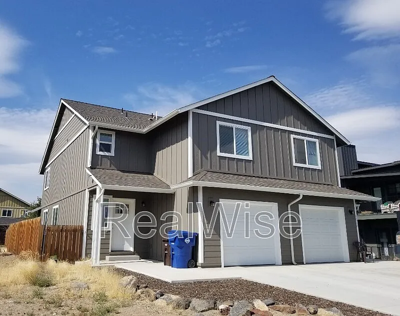 Building Photo - 1216 SW 27th St