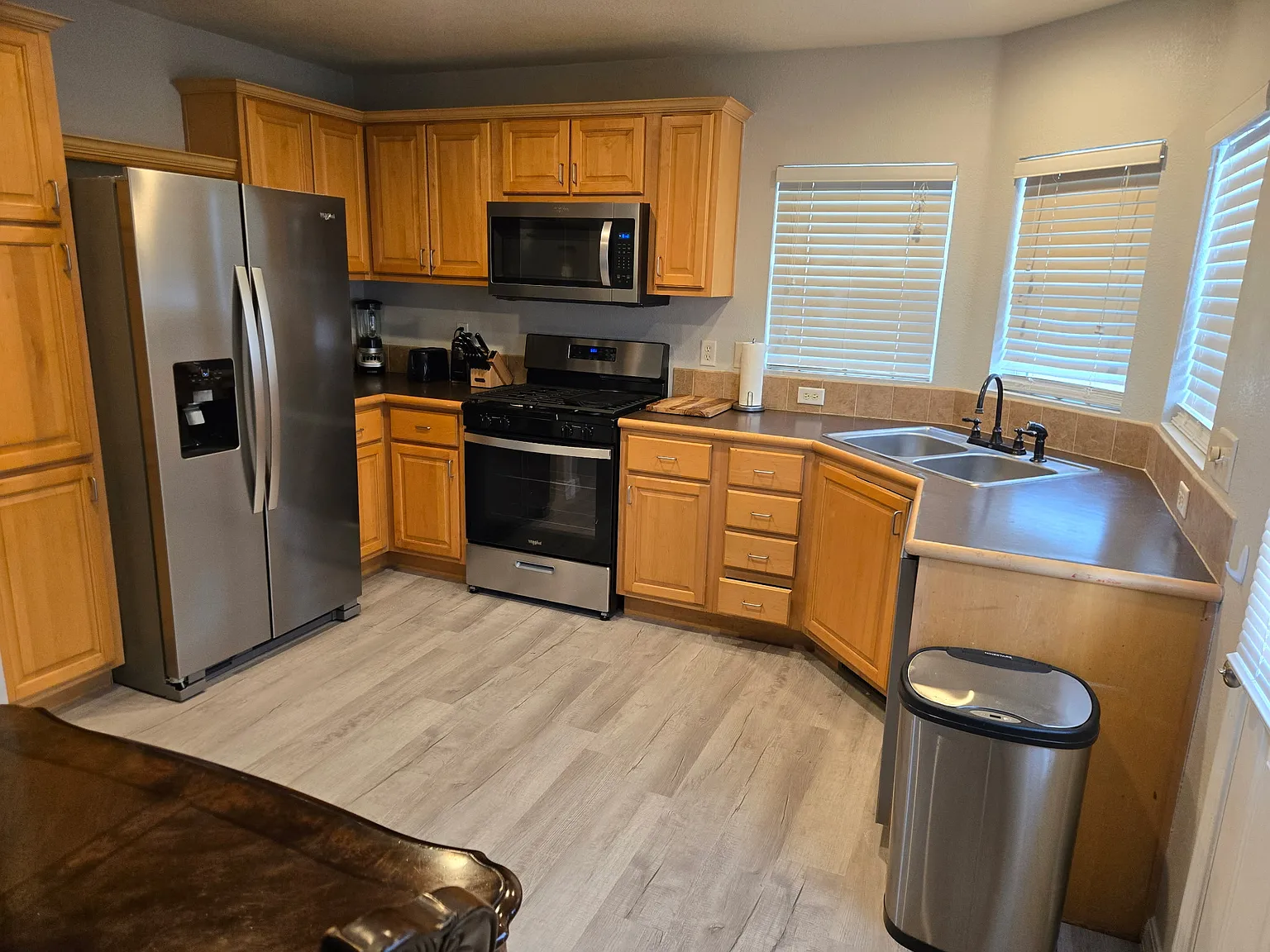 3 bed, 2230 sqft, $2,100 — Photo 2