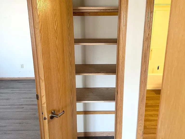 Arbor Heights Apartments — Photo 26