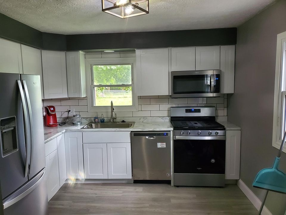 2nd image of 125 Main St