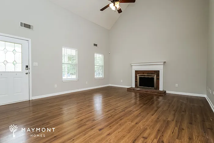 3 bed, 2.0 bath, 1932 sqft, $2,345 — Photo 4