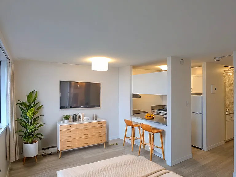1150 Jervis St — Photo 15