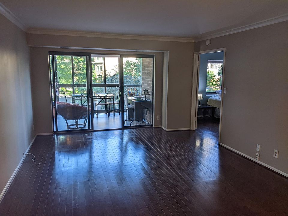 1st image of 1600 N Oak St APT 516