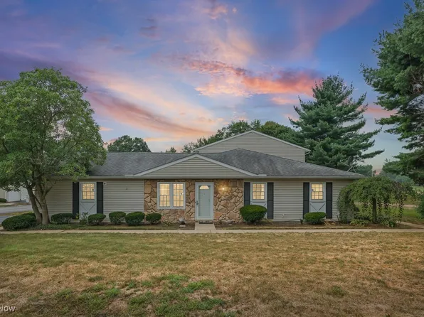 3950 Townhouse Ln #14, Uniontown, OH 44685