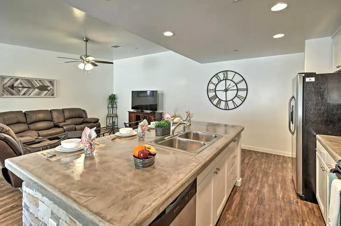 2 bed, 1600 sqft, $2,400 — Photo 4