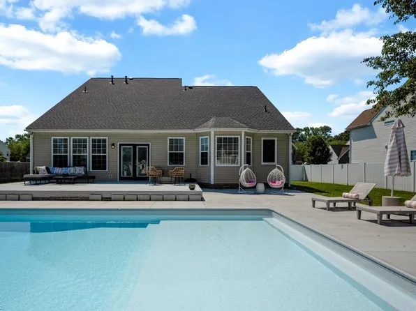 3508 Old Grandad Ln, Chesapeake, VA 23323
