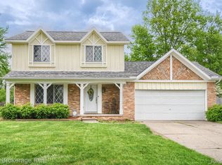 5523 Old Franklin Rd, Grand Blanc, MI 48439