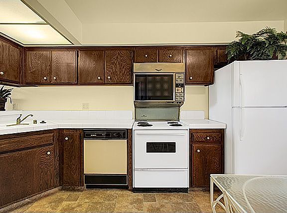 5th image of 4505 California Ave Unit 404