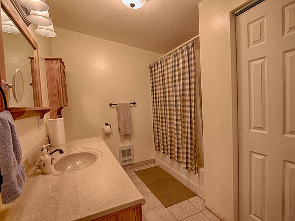 4th image of 1795 Canyon Dr