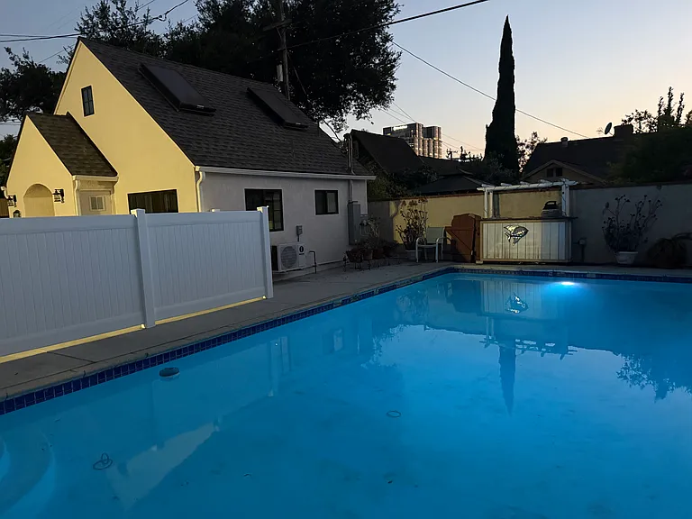 951 N Isabel St — Photo 10