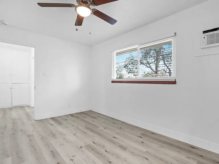Shelfield Apartments — Photo 14