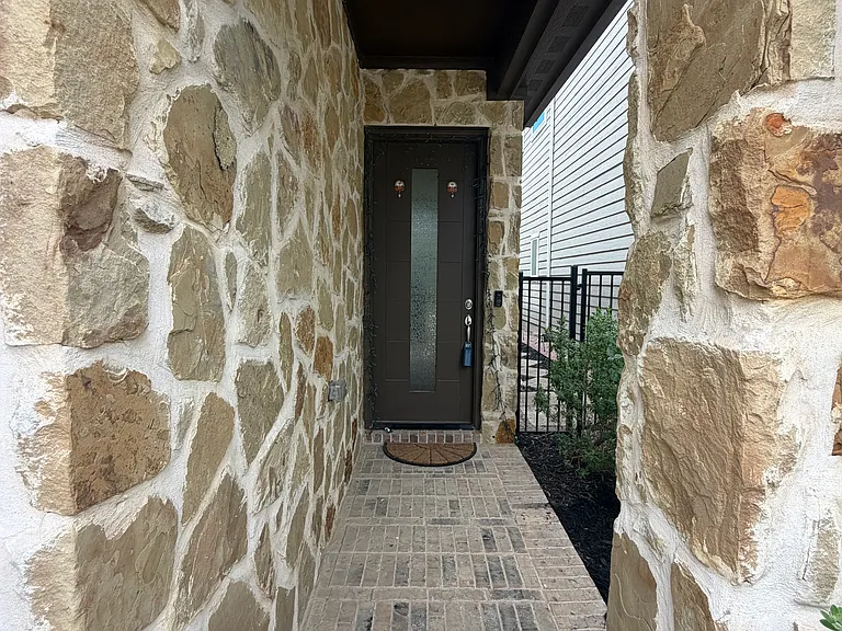 1037 Drew Ln — Photo 3