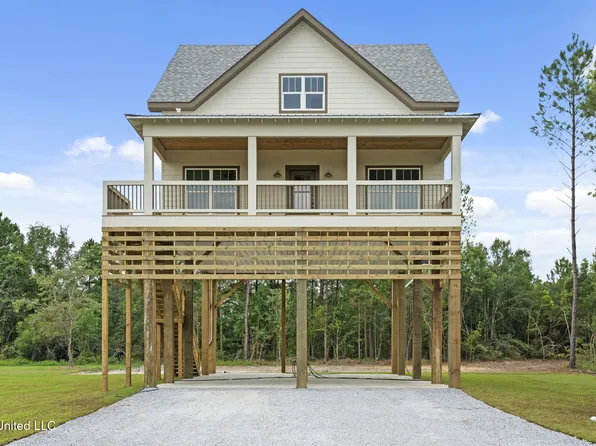 113 Blakemore St, Bay Saint Louis, MS 39520