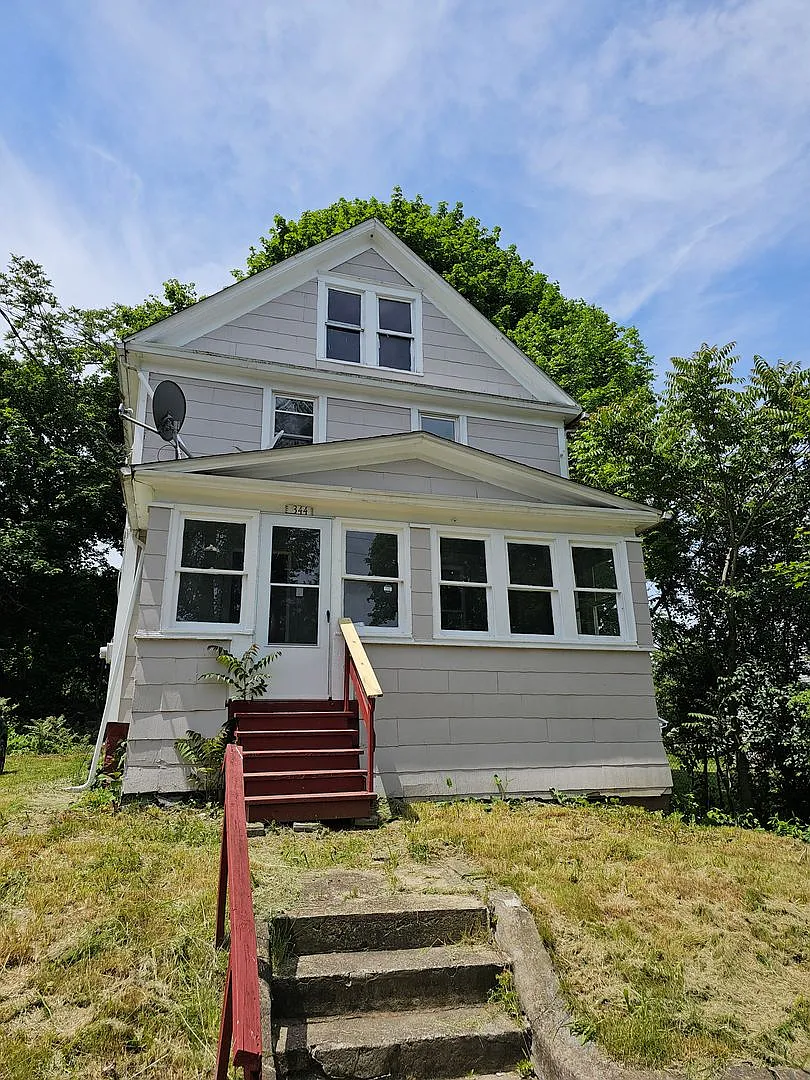 3 Bedroom House For Rent on Fuller St — Photo 1