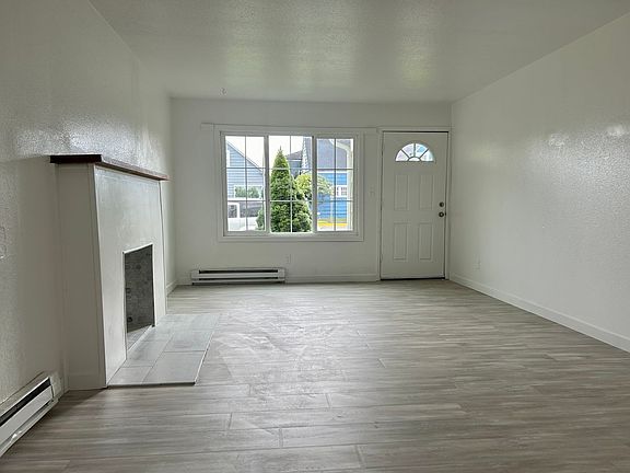 2nd image of 1020 W Heron St