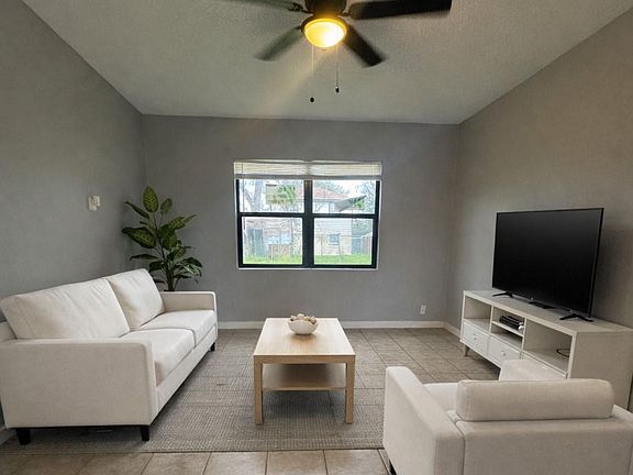 3rd image of 9033 Oak Knoll Ln