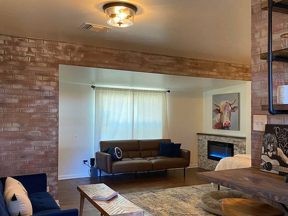 2nd image of 413 9th St #B
